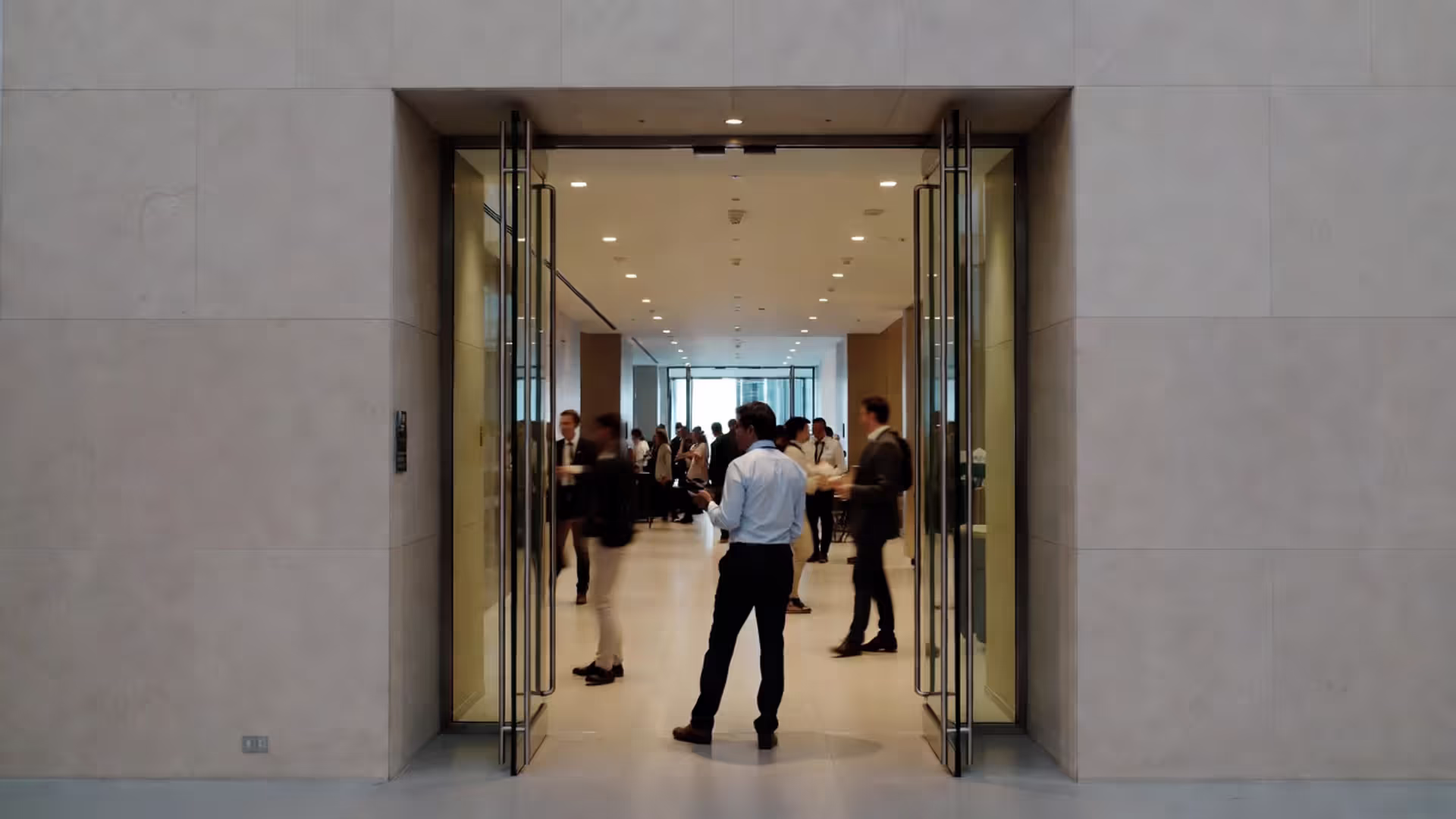 How to Start Conversations at Events: Proven Techniques for Meaningful Connections